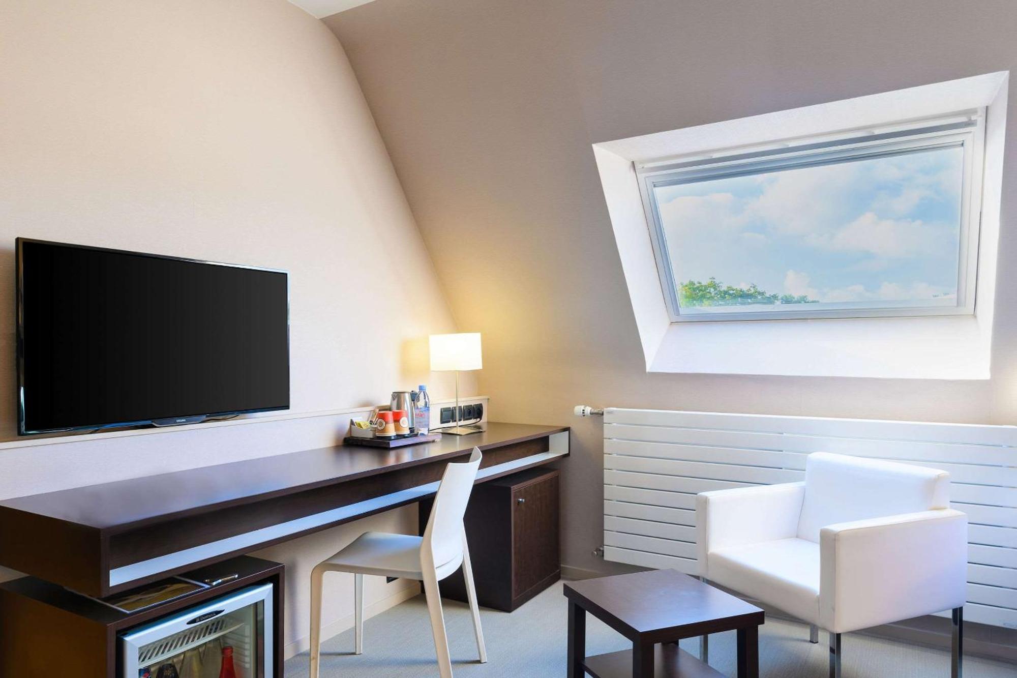 Quality Hotel La Marebaudiere Vannes Centre Exterior foto